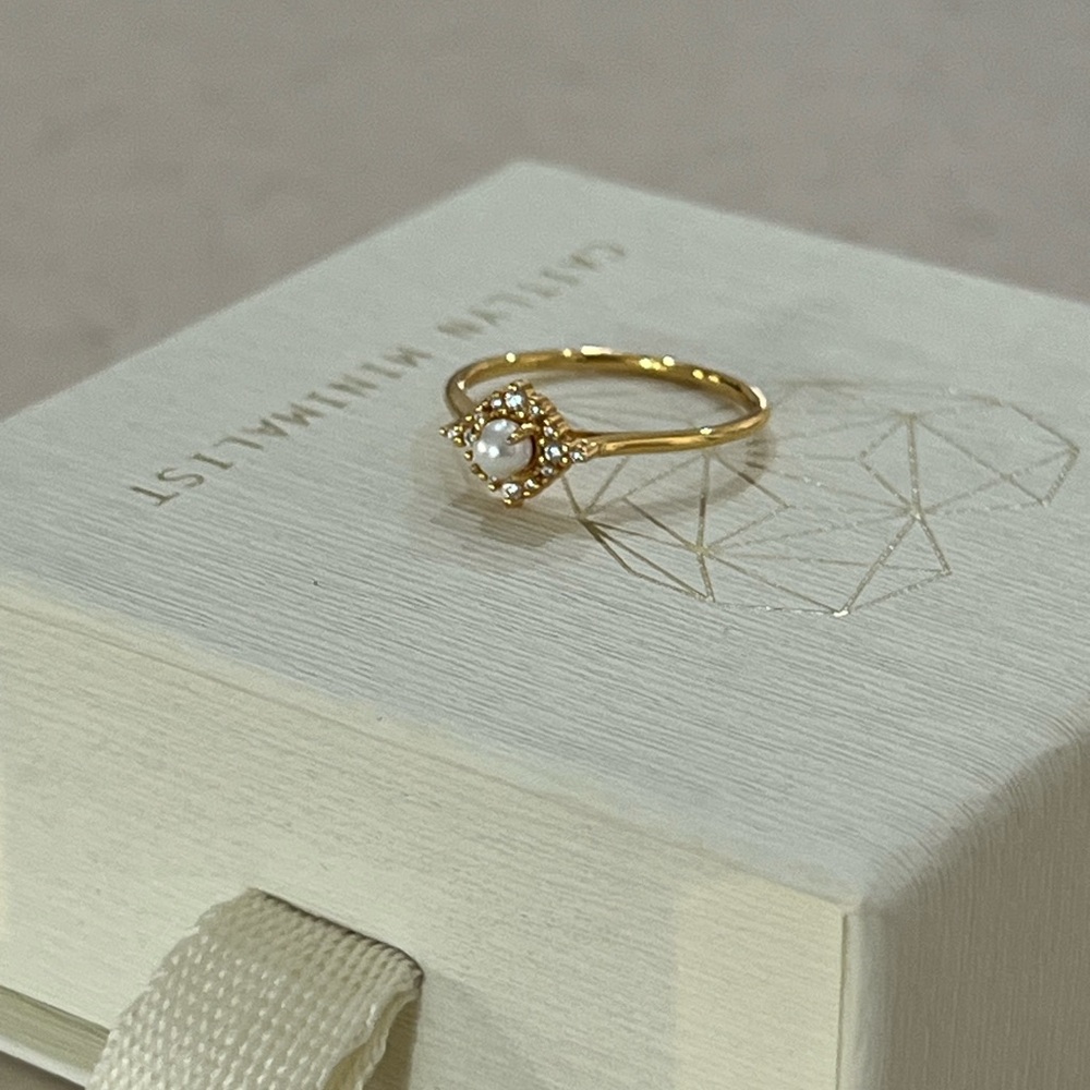 Dainty 18K Gold Pearl Ring with Diamond Accents - Picture 4 of 10